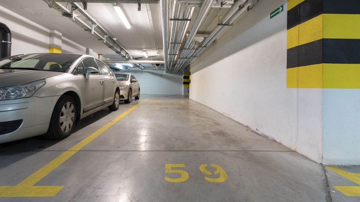 Hala garażowa - takie miejsce może być o wiele droższe niż garaż w luksusowej willi