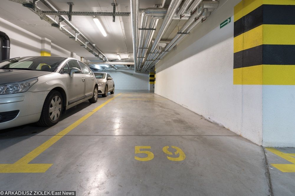 Wykupione miejsce parkingowe to nie dodatkowy schowek. Można tam trzymać tylko samochód