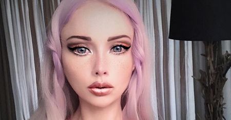 To najpopularniejsza żywa Barbie na świecie. Kiedyś wyglądała zupełnie inaczej