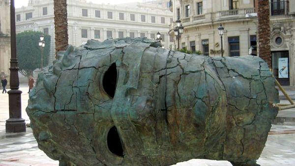 Rzeźba Igora Mitoraja