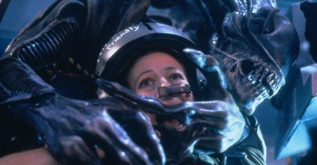 Program TV na niedzielę – "Poltergeist", "Obcy - decydujące starcie", "Każdy chce być Włochem" [31-03-2019]