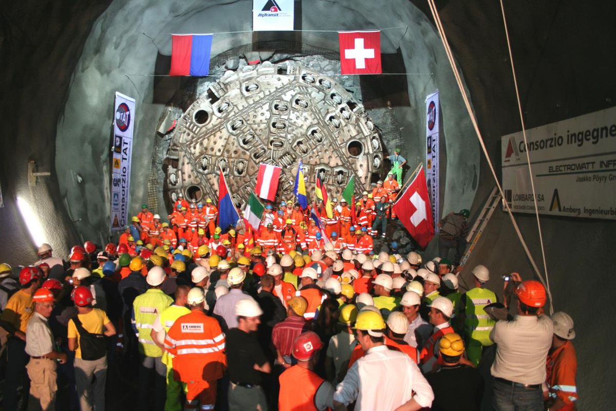 Otwarto Gotthard-Basistunnel - najdłuższy tunel kolejowy na świecie