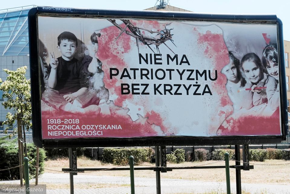 Billboard na 100-lecie niepodległości. "Nie ma patriotyzmu bez krzyża"