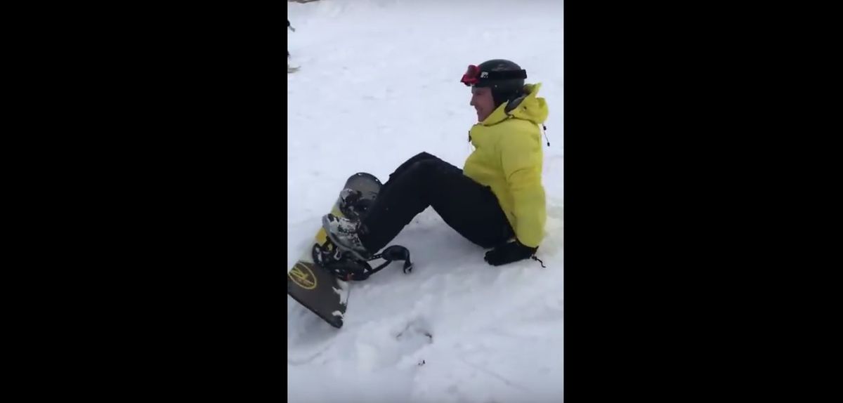 Pokazali, jak wygląda nauka jazdy na snowboardzie. Można umrzeć ze śmiechu