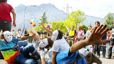 Jedni maszerują, drudzy już protestują