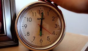 Zmiana czasu na zimowy. Pamiętajcie, w którą stronę przesunąć wskazówki, żeby nie zaspać