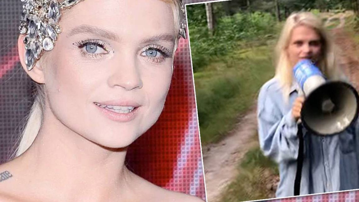 Margaret z megafonem