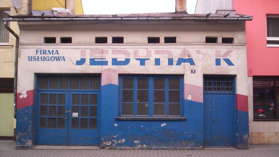 Dawna synagoga w Nowym Targu przerobiona po wojnie na zakład ślusarski