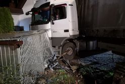 Przydargiń. Tir wjechał w budynek. Rodziny nie mogą wrócić do domu