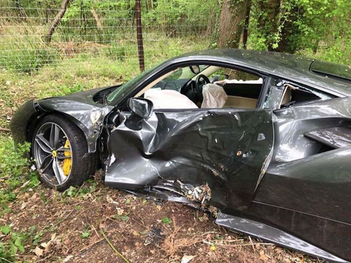 Ferrari wylądowało w rowie. Tuż po tym, jak je odebrał z salonu