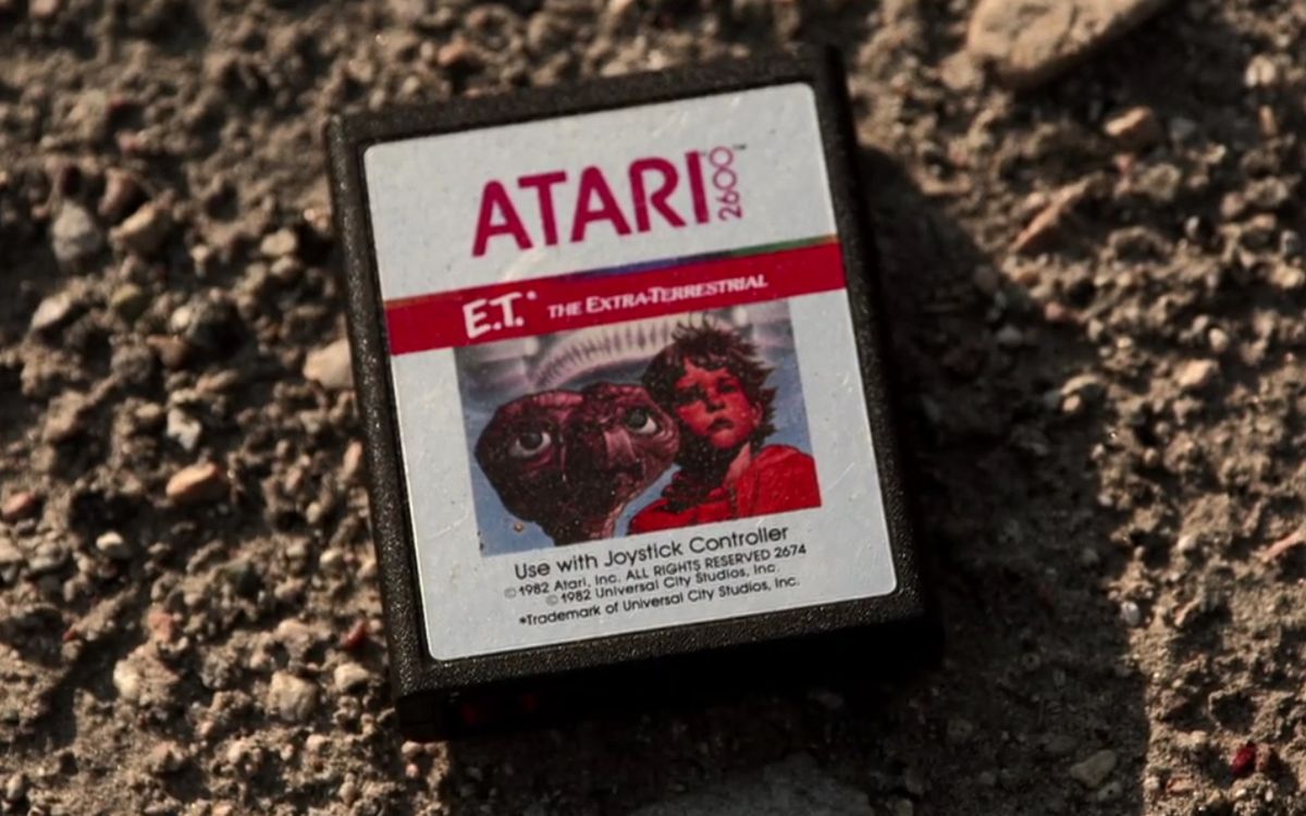 Ta gra była tak słaba, że ją… zakopano? Niezwykła historia “E.T.” i upadku Atari