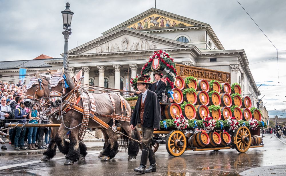 Wielu turystów przyjeżdża do Bawarii specjalnie na Oktoberfest, ale warto przy okazji zobaczyć inne atrakcje tego regionu