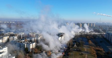 Kłęby pary wodnej nad ulicami Warszawy. Potężna awaria ciepłownicza w całej stolicy