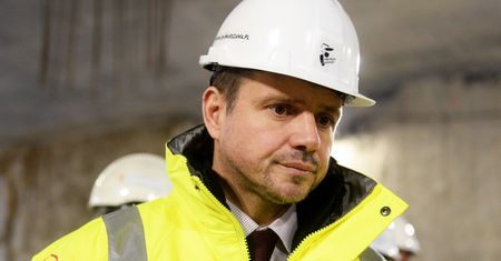 Molga: "Prezydent Trzaskowski to groźny dla mieszkańców pechowiec. Fatum zaczęło się jeszcze podczas kampanii" (Opinia)