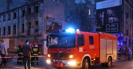 Wyciekła gorąca woda na Pradze Północ. Strażacy znaleźli martwe psy policyjne