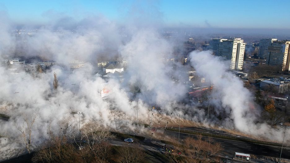 Warszawa. Tuż po awarii para wodna unosiła się nad całą okolicą