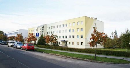 Policjant uciekł przez okno komisariatu przed kontrolą. Miał 2,4 promila