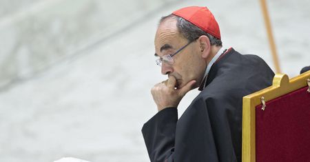 Kardynał we Francji znów staje przed sądem. Miał zataić akty pedofilskie jednego z księży