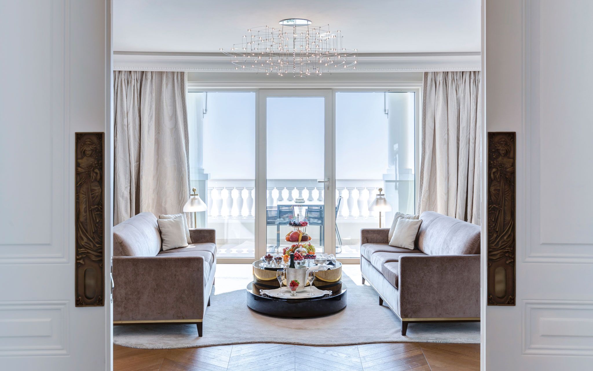 Wytworne wnętrza Hotelu de Paris przypadną do gustu wielbicielom elegancji