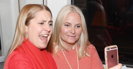 Mette-Marit i książę Haakon na jednym zdjęciu. Księżna cierpi na śmiertelną chorobę