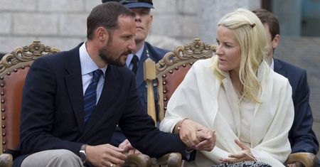 Fałszywe doniesienia o śmierci norweskiej księżnej obiegły media. W jakim jest stanie?