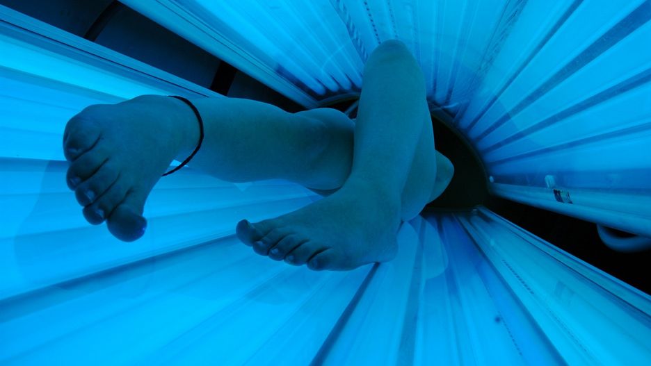 Z dzieckiem do solarium już nie pójdziesz. Kara za to  sięga nawet 50 tys. zł. 