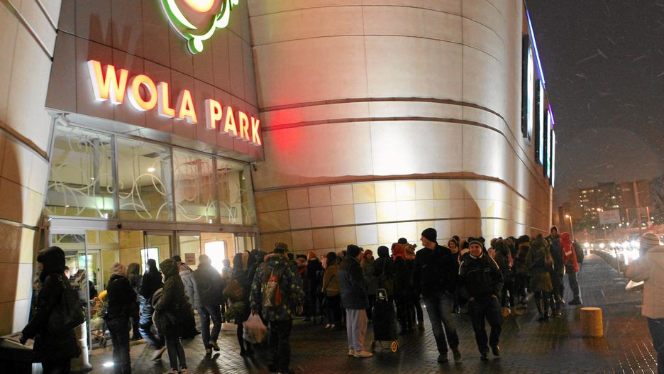 Grunty pod galerią handlową na Woli przejęte nielegalnie?