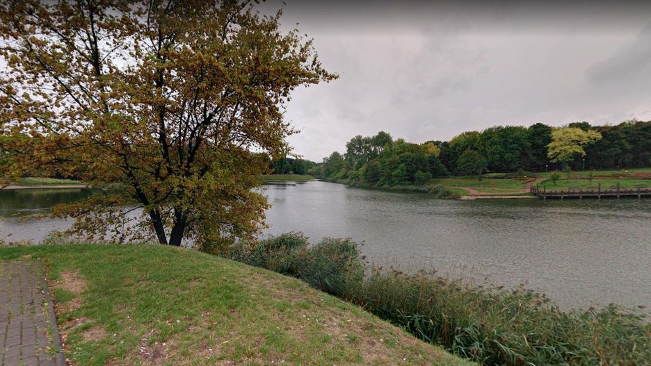 Odnaleziono ciało mężczyzny przy jeziorku w Parku Szczęśliwickim.