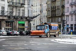 Warszawa przygotowana na zimę. Na ulice wyjechały posypywarki