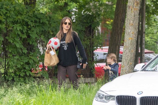 Anna Lewandowska z Klarą w Warszawie
