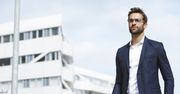 Koszula z marynarką do pracy i nie tylko. Eleganckie zestawy na jesień