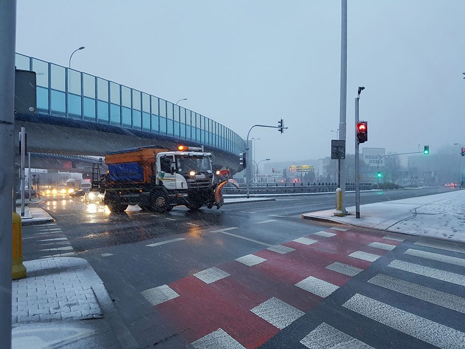 Odśnieżarki wyjechały na ulice. Relacja na żywo naszej reporterki