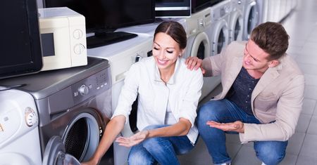 Pralkosuszarki coraz częściej w naszych domach. Zobacz, co oferują modele do 2 tys. zł