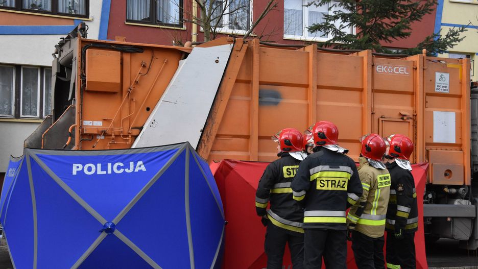 Do śmiertelnego potrącenia przez śmieciarkę doszło w Lubinie przy ul Orlej.