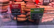 13,80 zł za 1 kg "zwyczajnej". Sprawdziłam, co kryje się w tanich kiełbasach z supermarketów