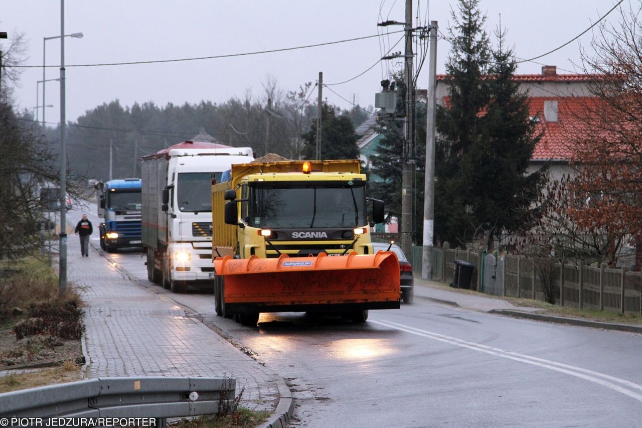 Gołoledź na drogach. Ostrzeżenia IMGW dla 12 województw