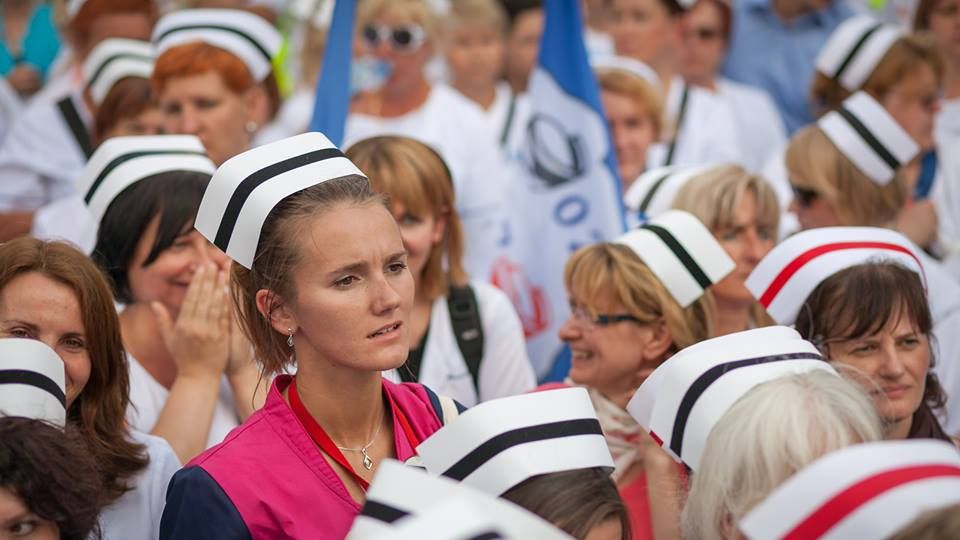 W publicznej służbie zdrowia aż 83 proc. zatrudnionych to kobiety.