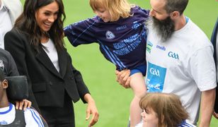 Chłopiec pociągnął Meghan Markle za włosy. Reakcja księżnej była bezcenna