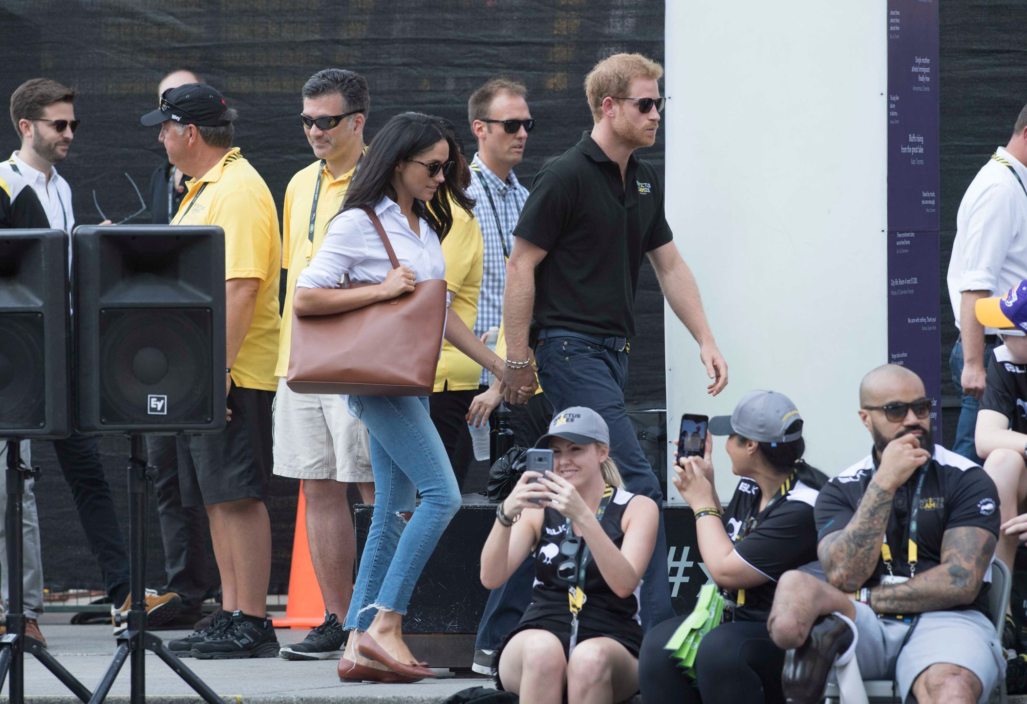 Meghan Markle w brązowych balerinach Sarah Flint