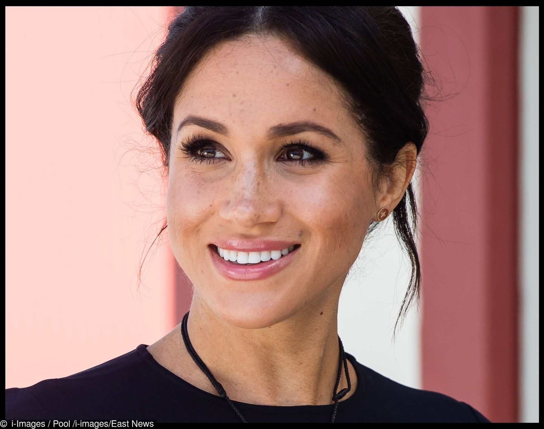 Taki makijaż nosi Meghan Markle. To nic skomplikowanego