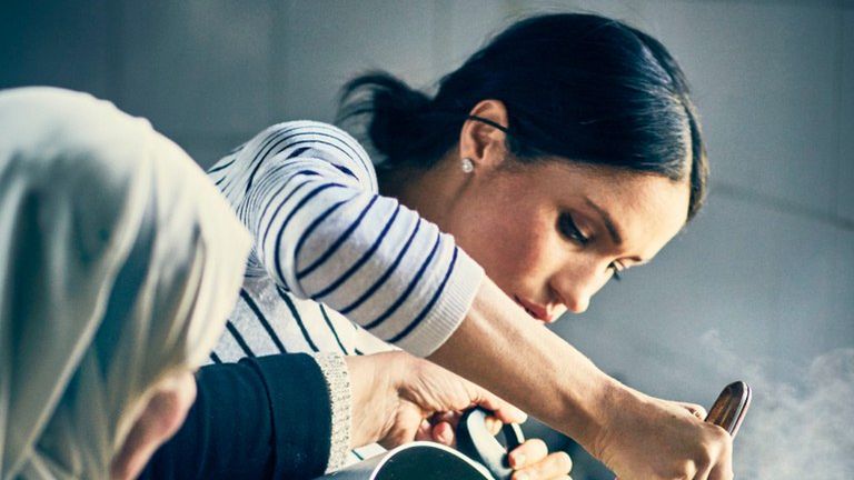 Księżna Meghan gotowała razem z poznanymi kobietami