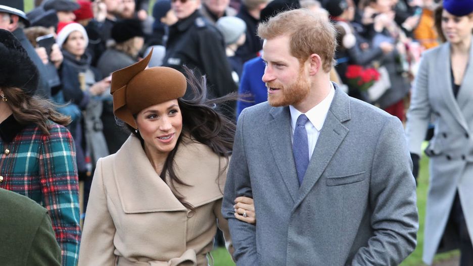 Meghan Markle i książę Harry przed kościołem św. Marii Magdaleny w Sandringham.