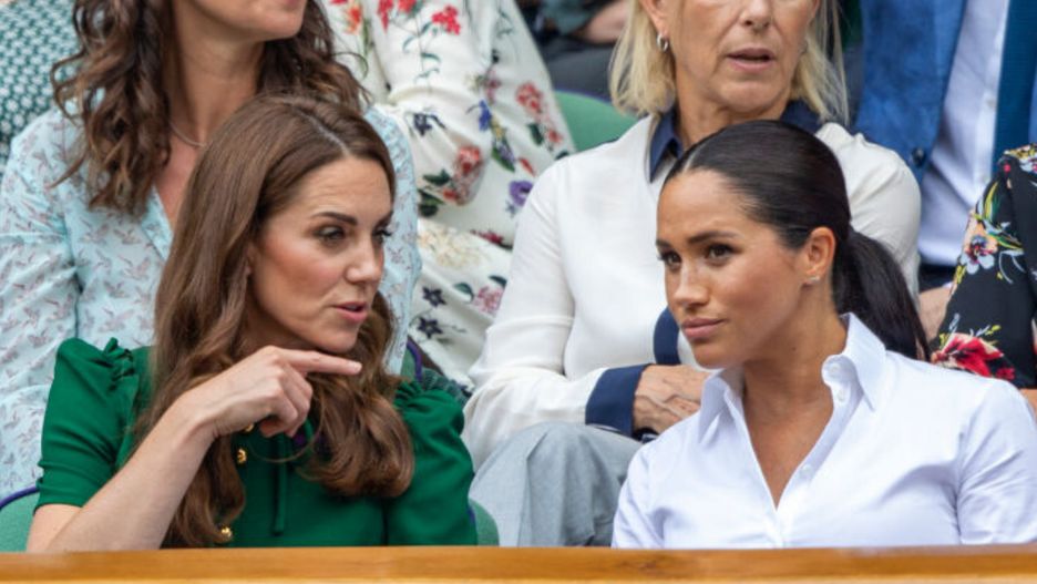 Czy Meghan Markle ma obowiązek kłaniać się Kate Middleton?