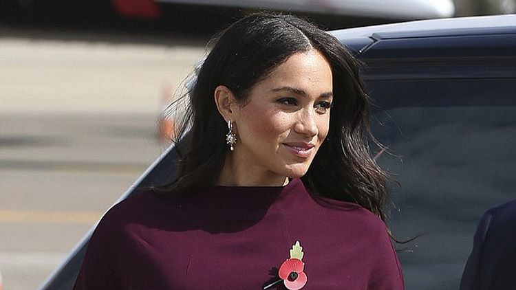 Meghan Markle podkreśliła swój odmienny stan w czasie podróży.
