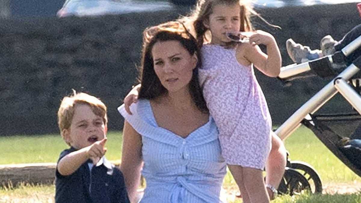 Księżna Kate i książę William z dziećmi przyłapani w pubie. Od tej strony ich nie znaliśmy