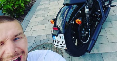 Marek Hoffmann ma nowy motocykl. Do jego garażu trafił harley