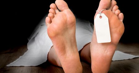 Trzech lekarzy potwierdziło jego zgon. Przed autopsją zaczął chrapać