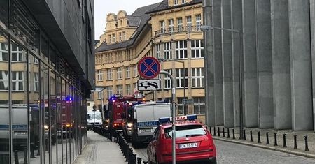 Alarm bombowy w biurach PO w całej Polsce. "Płońcie ogniem piekielnym"