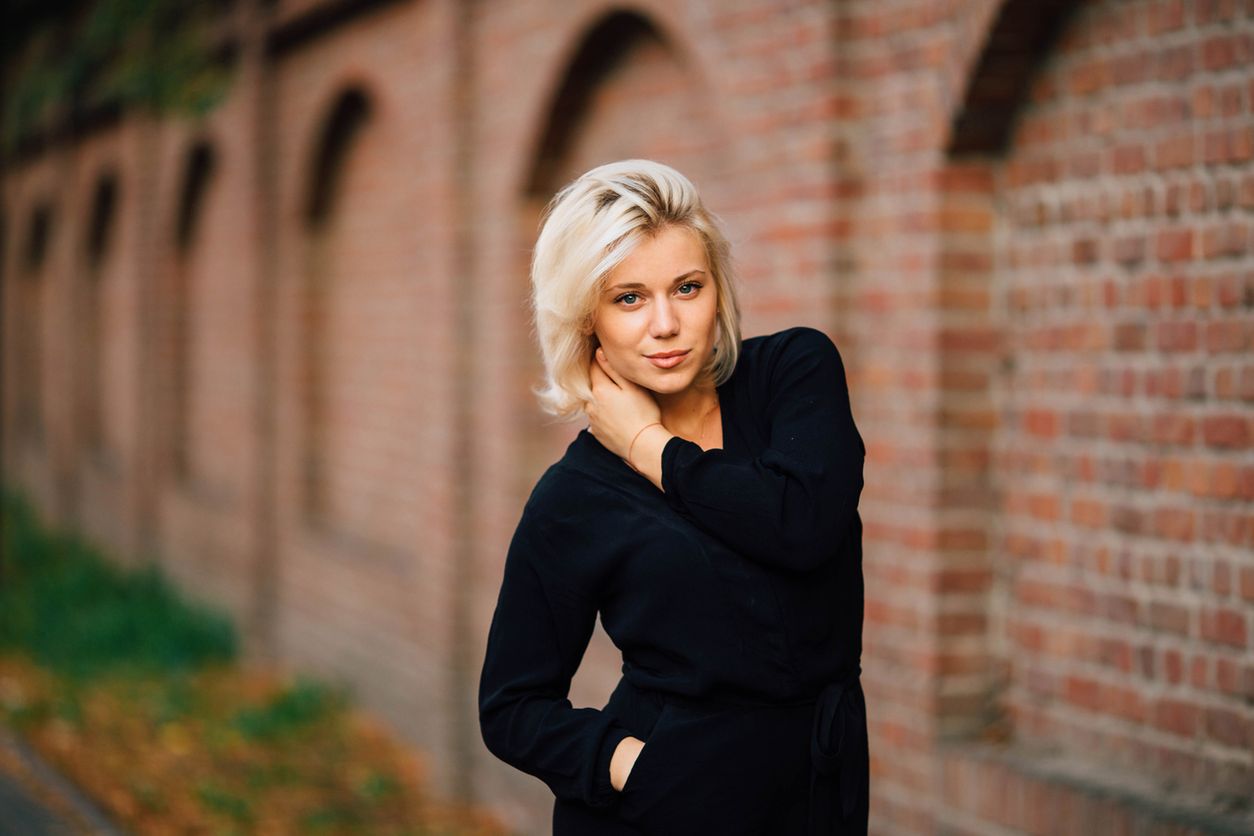 Czarna sukienka dodaje pewności siebie i zawsze jest modna