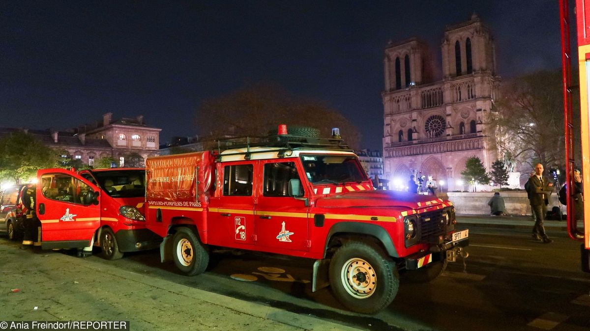 Strażacy, gaszący Notre Dame, podejrzani o gwałt na turystce